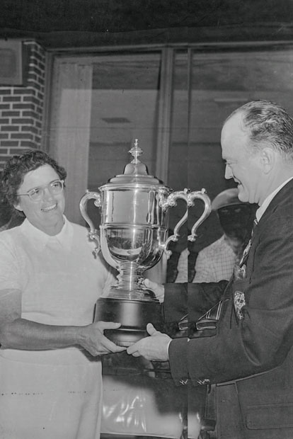 Golfpunks dieser Welt: Roy Black würde singen: Ganz in Weiß mit einem Henkelpott
