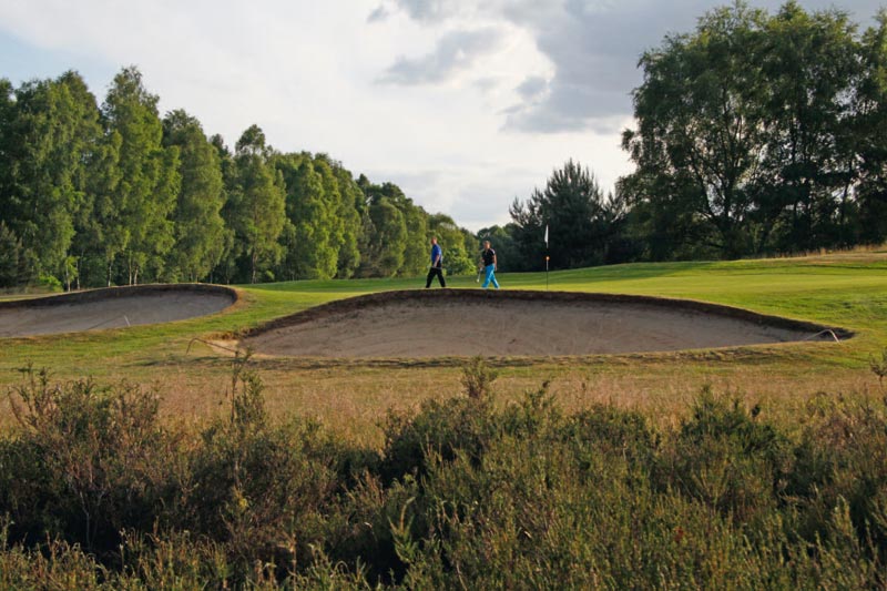 Die angenehmsten Orte der Welt: Massenandrang: richtig viel los im ehemaligen West Rhine Golf Club