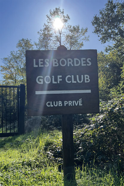 Les Bordes Golf Club: Neues Geschäftsmodell: Golfclub und Puff in einem? (l.)