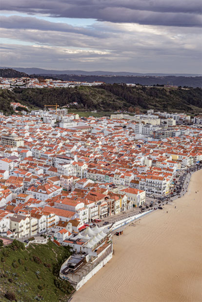 Costa de Prata: Challenge: Wer findet nach fünf Bier noch sein Haus in Nazaré? (l.)