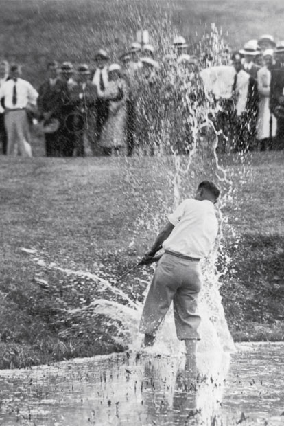 Golfpunks dieser Welt: Wimbledon kann einpacken: Golf ist der wahre weiße Sport (l.). Noch echte Handarbeit: Springbrunnen anno 1927
